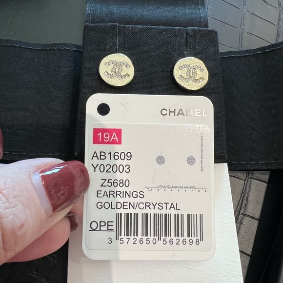 Chanel 19A Papyrus CC Disc Stud Earrings - Picture 5 of 9